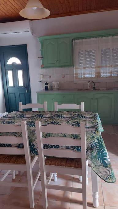 Colorful 2-Bedroom House In Gaios Luaran gambar